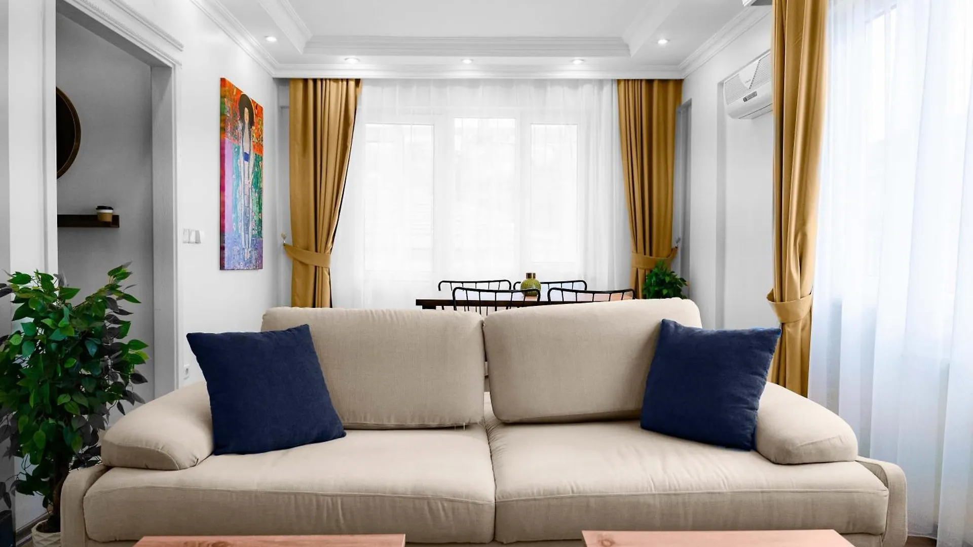 Bright & Cozy 2Br Located In The Heart Of Living Apartment Istanbul